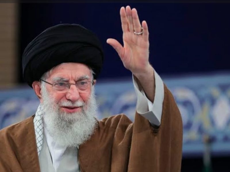 Ayatollah Ali Khamenei: Tekad Bangsa Iran Mematahkan Tipu Daya Musuh