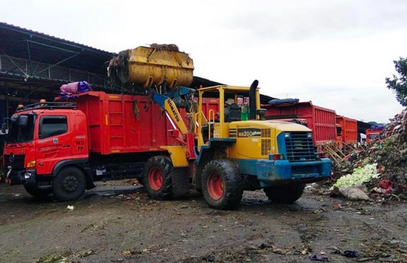 DLH DKI Tangani Penumpukan Sampah PascaleBaran, Terapkan Tiga Sif Pengangkutan